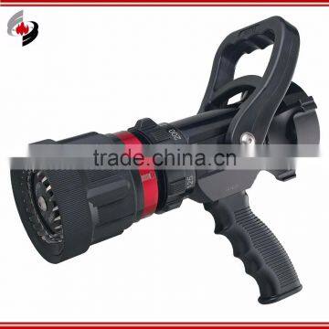 Water gun for fire fighting selectable gallonage nozzle