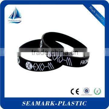 2016 cheap custom logo printed cool silicone wristbands scented