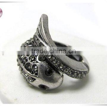 Crystal deco fish stretch ring