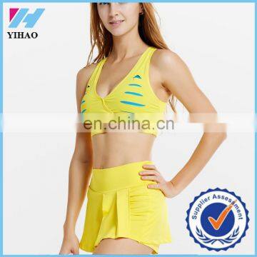 Yihao New listing ! Wholesale custom Built-in bra crop top/pleated tennis mini skirt cheerleader costum sport outfit