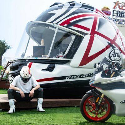 The Large-scale Outdoor Stainless Steel Artistic Motorcycle Helmet and Coffee House Sculpture Are Handcrafted Using Electroplating Technology. photo-4