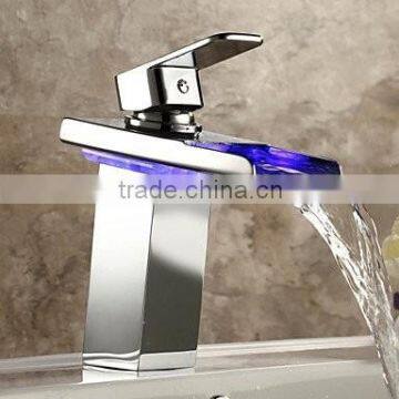 Single handle faucets and LED lamp falls the bathroom sink