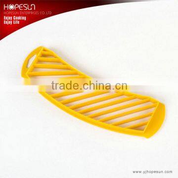 New design easy using fruit slicer plastic manual banana cutter slicer                        
                                                Quality Choice