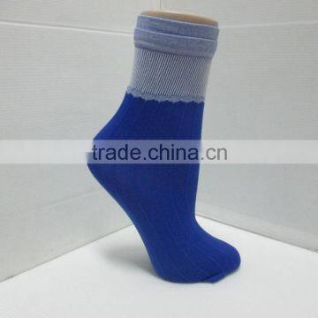 Double colors on the cuff sheer ankle socks for women