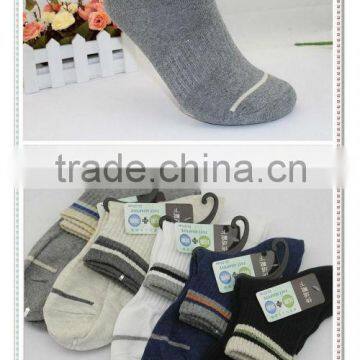 latest design new arrival hot selling sport socks running for man