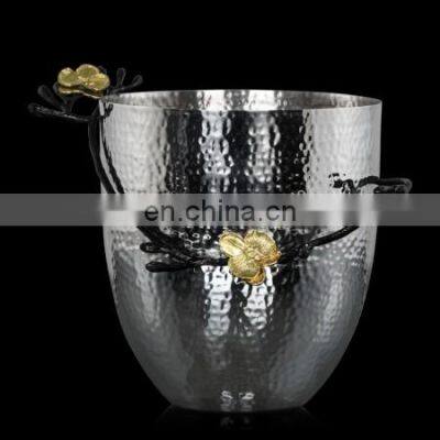 кованая серебряная вазонка для вина
