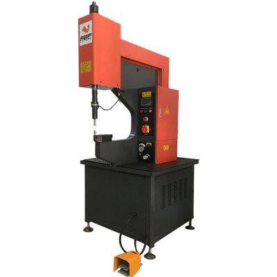 Machine de rivetage pneumatique photo-2