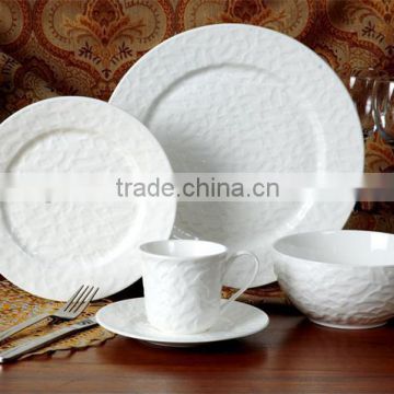 2015 new product innovative hotsale 20pcs embossed porcelain dinner set