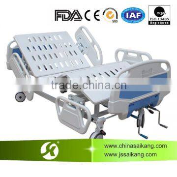 Modern Hospital Use Double Crank Manual Cheap Nursing Bed (SK029-2)