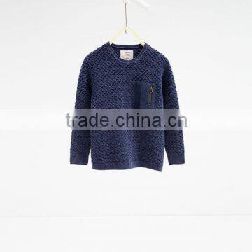 TEXTURED SWEATER WITH POCKET Long sleeve boys sweater. Round neck. Front zipped pocket