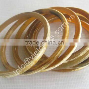 Buffalo horn bangle, natural horn vein, rounded shape - set of 7pcs