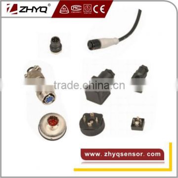 Pressure transducer/transmitter connector with vibration resistance