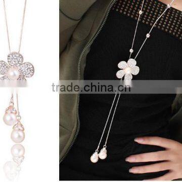 simple smart flower with pearl pendant necklace