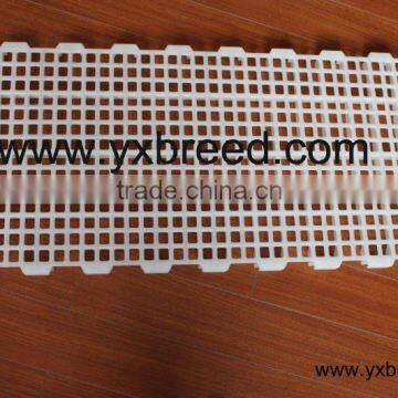 Plastic poultry slat