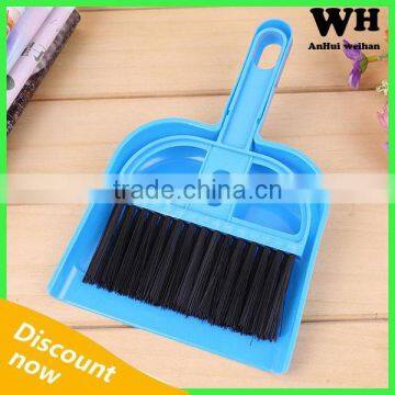 Mini computer keyboard dustpan brush set