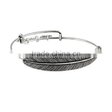 Zm53383a Feather Shape Gold Bangle Bracelet Gold Plated Wedding Accessory photo-3