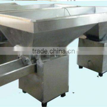 big feeding hopper vibratory feeder in bucket elevator system