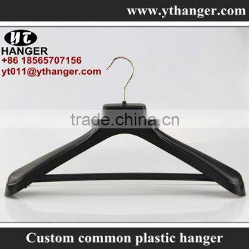 IMY-462 Black Man Plastic Bar Hanger for Suits photo-2