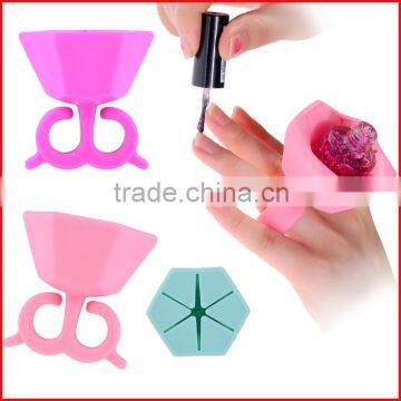 Fashionable and convenience finger ring nail polish holder