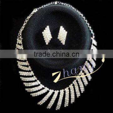 jewelry set including necklace and bracelets