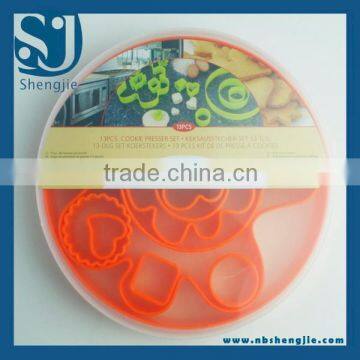 Trade assurance Round packing Plastic 13Pcs cooky cutter/New Lovely Designs Round package plastic Cookie Cutters