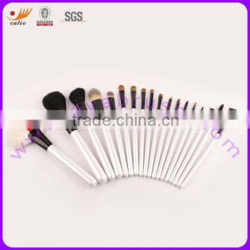 Animal Hair Makeup Brushes Set with Wooden Handle in White and Aluminium Ferrule