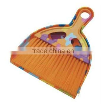 DUSTPAN WITH BRUSH