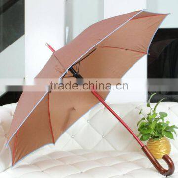 2017 Cheap Wooden Shaft Brown Umbrella