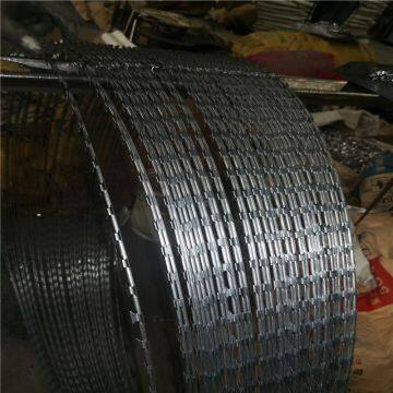 BTO 30 Galvanized Welded Razor Wire Mesh Fence , Razor Wire Fence With Diamond Hole Shape photo-5