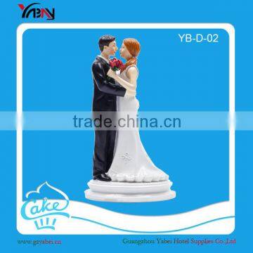 loving couple figurine