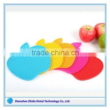 Cheapest Kitchen Accessories Novelty Apple Shaped Plastic Drink Coasters