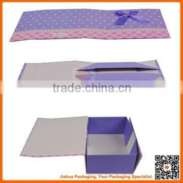 delicate flat folding gift box with ribbon