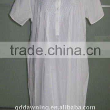 Fashionable White Cotton Nightgown