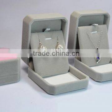 Custom Wholesale Small Velvet Jewelry Box for Wedding photo-2