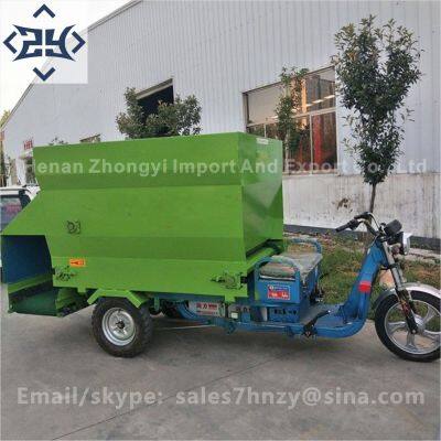 Hot Sale Three Wheels Vehicle Feed Spreader Mobile Livestock Feed Machine photo-3