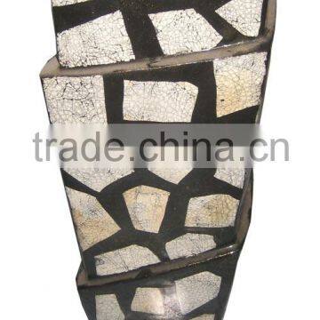 An unique design: round Vietnam lacquer vase with egg-shell inlay