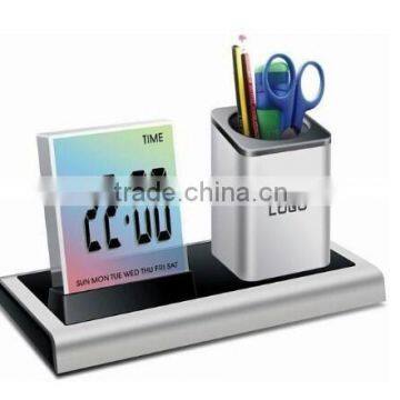 2015 new design hot sale digital calendar clock with plastic pen holder