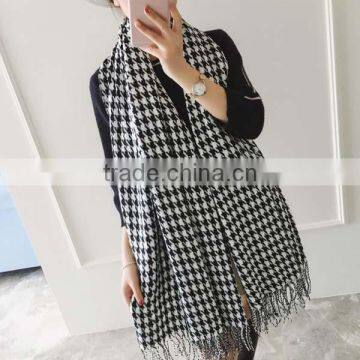 Hot Sale 2017 New Year Spring Women Scarf Back and White Grid Fake Woolen UK Wind Lady Muffler photo-3