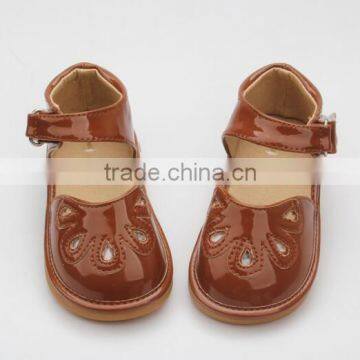 Manufacture 2016 New Arrival OEM Custom Leather Cute Newborn Squeaky Shoes Baby Girl Sandals photo-2