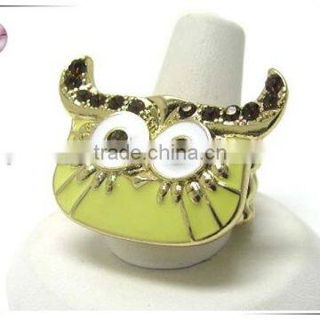 Crystal stud owl stretch ring