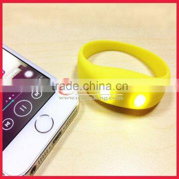 2015 New and hot vibrating silicone LED wristband,led bracelet