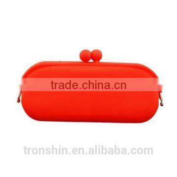 2016 Hot Sale Eco-friendly Custom Made Sized Colorful Hardware Overmolded Mobile Phone Silicone Bag photo-4