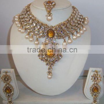 Kundan earring necklace bindi set