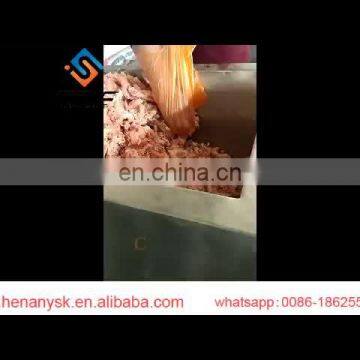 Коммерческий замороженный мясорубка - важное оборудование для переработки мяса, которое работает с мясомесителем
