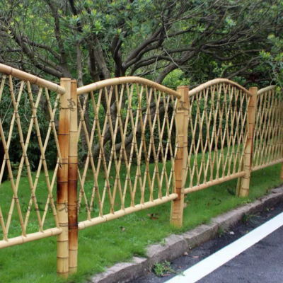 Resistente e estético muro de barreira em bambu artificial para comunidades e vilas