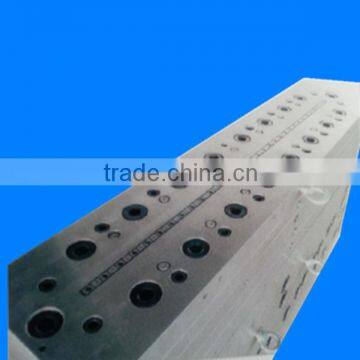 PVC hollow panel decking board extrusion mould