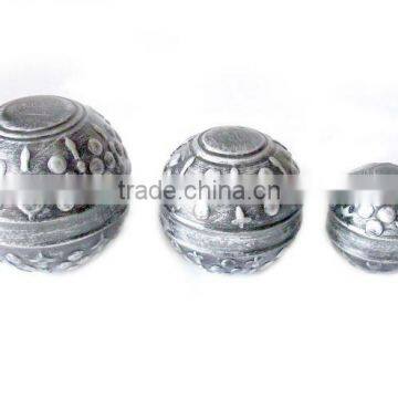 Silver Decorative Sphere and balls in shiny silver finish