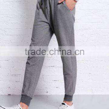 Custom 100% Cotton Trendy Plain Wholesale Men Jogger Sweatpants photo-2