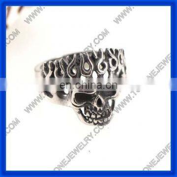 2014 Stainless Steel Framed Crossbones Angry Skull Ring On Fire Latest Arrival