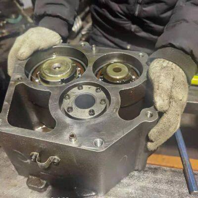 Dunham-bush 1215nhf6x6k Central Air Conditioning Unit Water Ingress Repair, Hanbell Rc-2-510b Oil Change photo-2